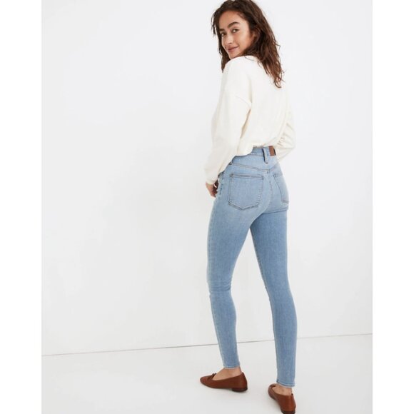 Madewell 11" High-Rise Roadtripper Jeans in Beckwith Wash: Button-Front Edition - Picture 2 of 8